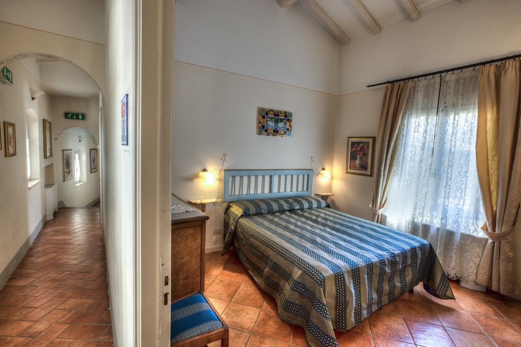 Hotel Locanda Degli Artisti Borgo San Lorenzo Rum bild