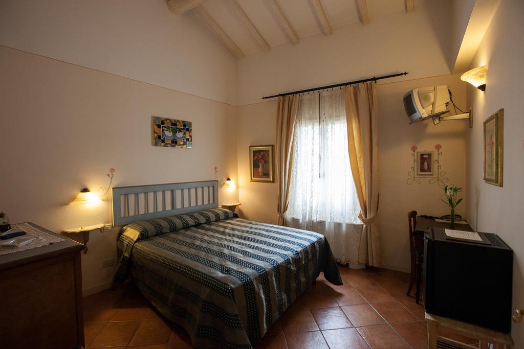 Hotel Locanda Degli Artisti Borgo San Lorenzo Rum bild