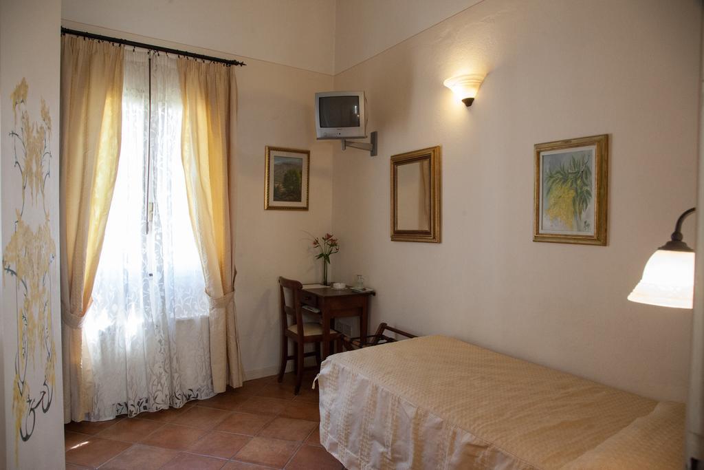 Hotel Locanda Degli Artisti Borgo San Lorenzo Rum bild