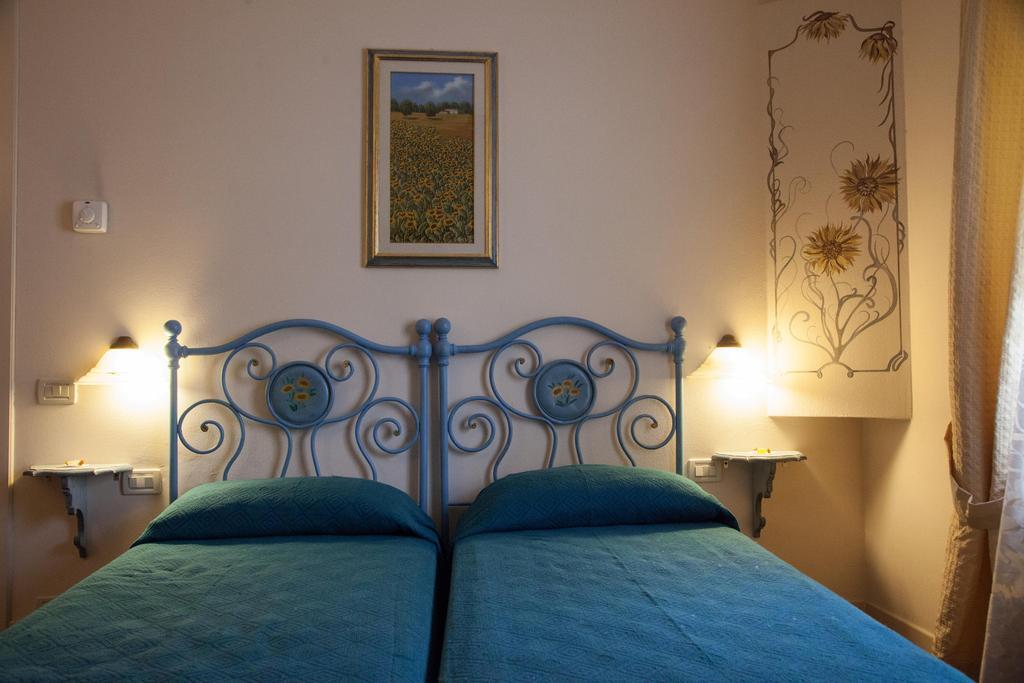 Hotel Locanda Degli Artisti Borgo San Lorenzo Rum bild