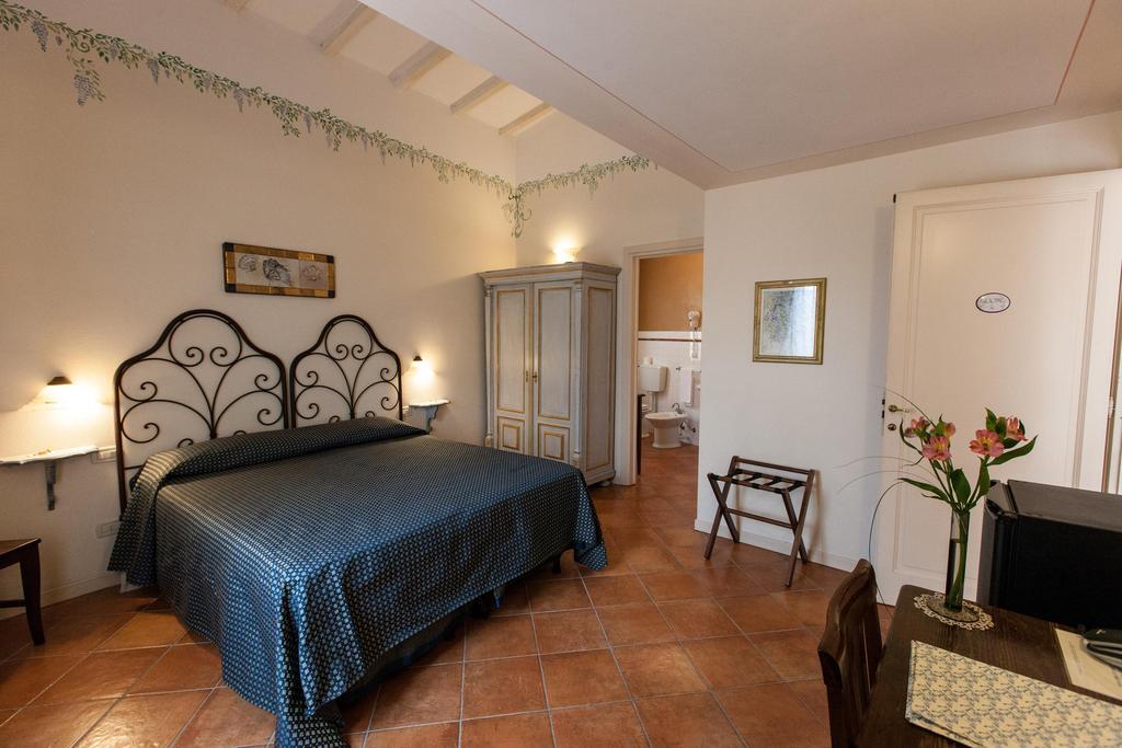 Hotel Locanda Degli Artisti Borgo San Lorenzo Rum bild