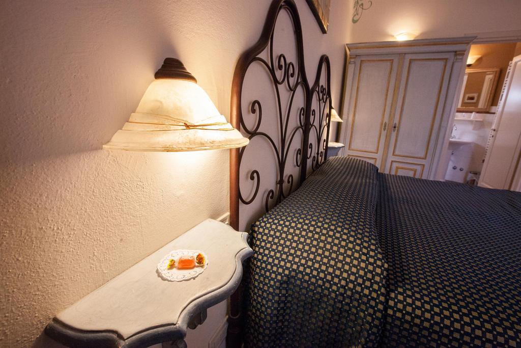 Hotel Locanda Degli Artisti Borgo San Lorenzo Rum bild