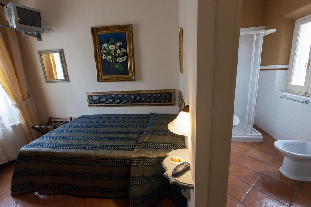 Hotel Locanda Degli Artisti Borgo San Lorenzo Rum bild