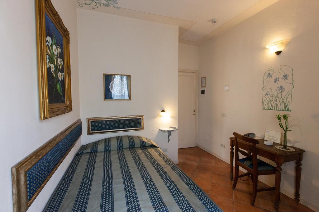 Hotel Locanda Degli Artisti Borgo San Lorenzo Rum bild